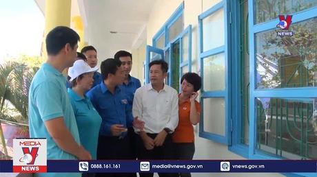 Niềm vui “Trường em thay áo mới” nơi vũng lũ Quảng Bình 