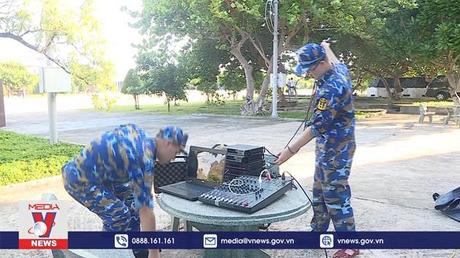 Văn công hải quân hát cùng lính đảo Trường Sa