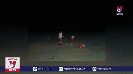 Huyện Cô Tô yêu cầu nhóm du khách xả rác phải dọn dẹp