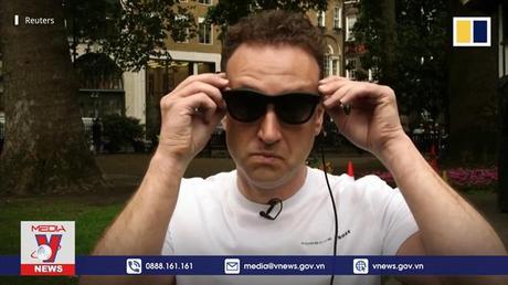 Kính thông minh chuyển lời nói thành văn bản