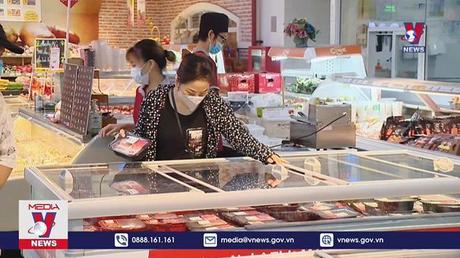 Làm rõ việc giá hàng hóa chưa giảm mạnh theo xăng