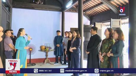 Phó Chủ tịch nước thăm Nhà lưu niệm Bác Hồ tại Huế