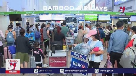 Tái diễn tình trạng chậm, hủy chuyến bay