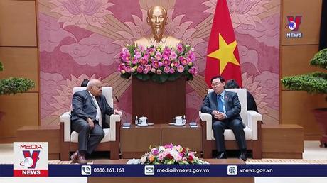 Chủ tịch Quốc hội tiếp Đại sứ Cuba đến chào xã giao