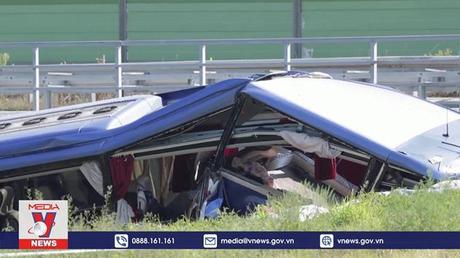 Lật xe buýt gây nhiều thương vong ở Croatia