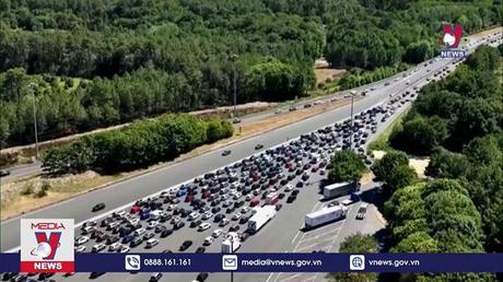 Tắc nghẽn giao thông nghiêm trọng tại Pháp