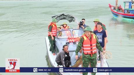 Tàu cá cùng 5 ngư dân Hà Tĩnh về bờ an toàn