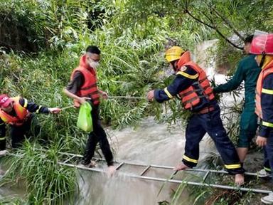 Chủ tịch nước biểu dương cảnh sát Quảng Nam cứu nạn 23 người mắc kẹt