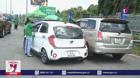 Việc dán chồng thẻ ETC xảy ra ở cả hai nhà cung cấp dịch vụ 