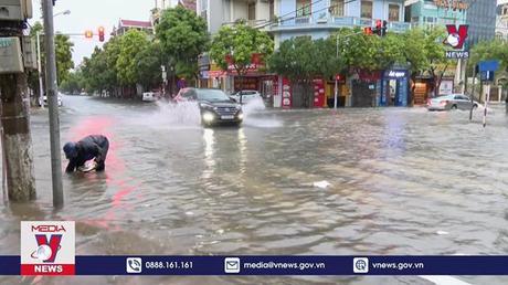 Mưa lớn gây ngập lụt cục bộ nhiều tuyến phố chính TP. Thái Bình