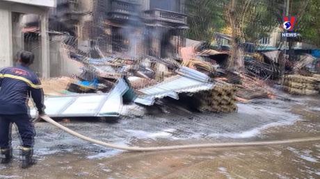 Một biệt thự ở Hà Nội bị lửa thiêu rụi