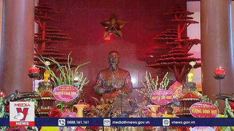 Dâng hương kỷ niệm 53 năm thự hiện Di chúc của Chủ tịch Hồ Chí Minh