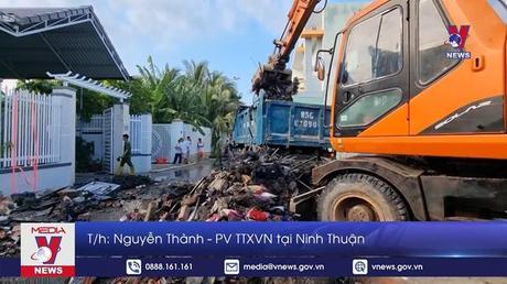 Nỗ lực tìm kiếm ba người mắc kẹt trong ngôi nhà cháy