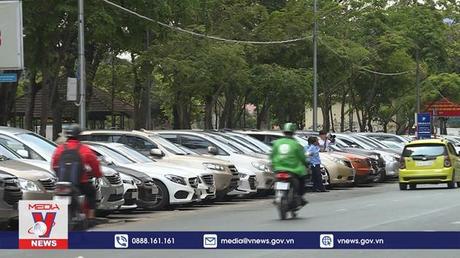 TP.HCM chưa dừng thu phí ôtô đậu dưới lòng đường