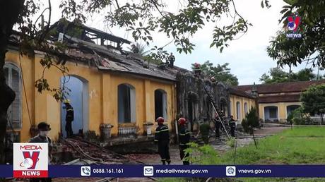 Khống chế đám cháy tại khu vực Quốc Tử Giám Huế 