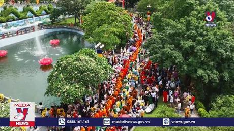 Gỡ bỏ clip cúng dường nhận tiền phản cảm ở chùa Ba Vàng