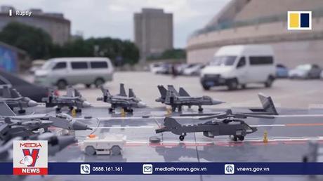 Tái tạo tàu sân bay với mô hình lego