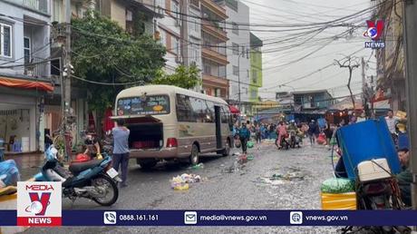 Xe dù, bến cóc len lỏi hoạt động tại các chợ đầu mối