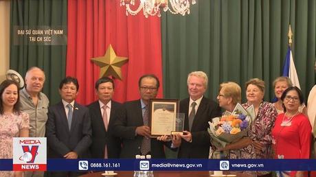 Trao giải thưởng thông tin đối ngoại cho nhà văn Séc K. Sys