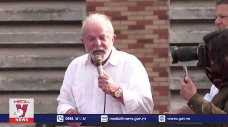 Cựu Tổng thống Brazil dẫn đầu thăm dò trước bầu cử