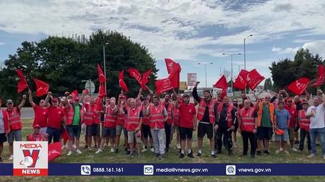 Đình công tại cảng container lớn nhất nước Anh