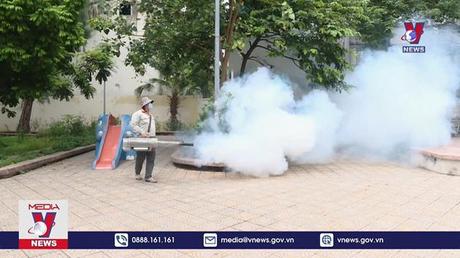 Phun hóa chất diện rộng phòng bệnh sốt xuất huyết 