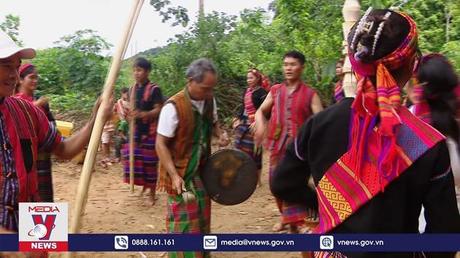 Giữ gìn văn hóa truyền thống của người Bru - Vân Kiều