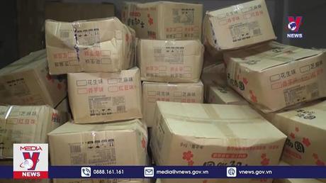 Lào Cai thu giữ lô hàng hơn 54.000 sản phẩm bánh dẻo các loại