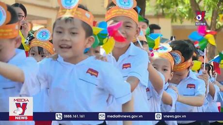 Hà Nội không bắt buộc học sinh mua đồng phục mới