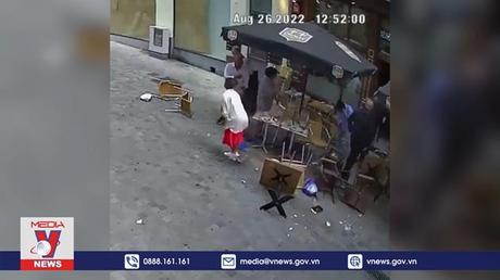 Xe tải lao vào đám đông ở Hà Lan