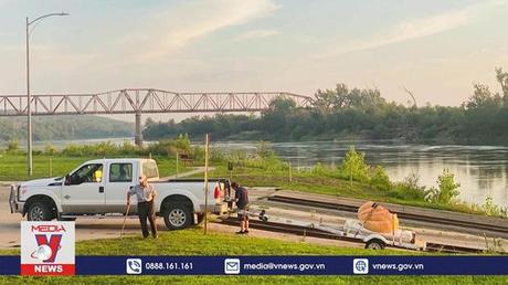 Vượt sông Missouri bằng bí ngô khổng lồ