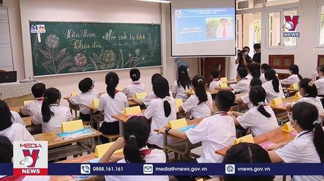 Học sinh cả nước tựu trường 