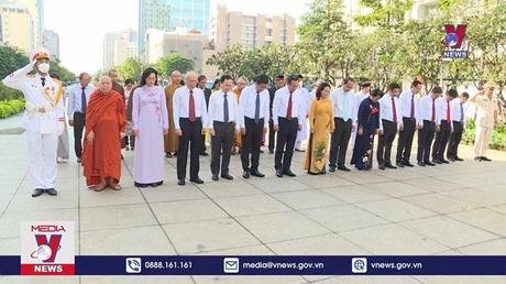 Dâng hương Chủ tịch Hồ Chí Minh, Chủ tịch Tôn Đức Thắng nhân dịp 2/9