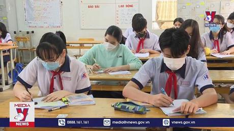 Hà Nội và TP.HCM yêu cầu chưa thu học phí năm học mới