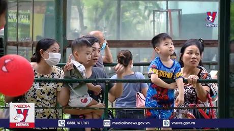 Vườn thú Thủ Lệ đông nghịt người kì nghỉ lễ