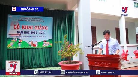 Tưng bừng khai giảng năm học mới ở huyện đảo Trường Sa