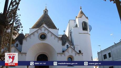 Vẻ đẹp độc đáo và quyến rũ của những mái nhà hình nấm tại Italy