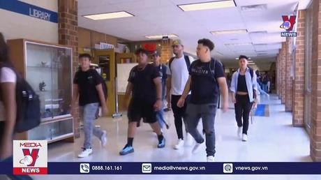 Tưng bừng lễ khai giảng ở nhiều nơi trên thế giới