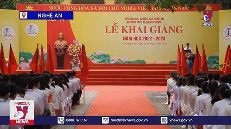 Đánh trống khai trường tại Trường THPT Lê Hồng Phong 