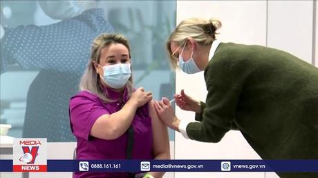 EU khuyến nghị ưu tiên người nguy cơ cao tiêm vaccine cải tiến