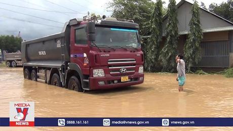 Lũ về bất ngờ khiến nhiều hộ dân ở Đồng Nai ngập sâu