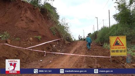 Khắc phục tình trạng sạt lở đất tại địa bàn xã Thống Nhất