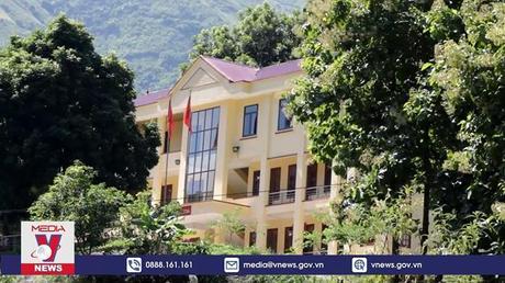 Người dân gặp khó vì trụ sở xã thường xuyên bị cô lập