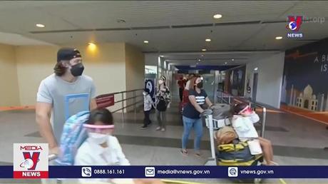 Malaysia dỡ bỏ quy định bắt buộc đeo khẩu trang trong nhà