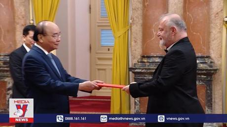 Chủ tịch nước Nguyễn Xuân Phúc tiếp các Đại sứ trình quốc thư