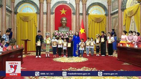 Phó Chủ tịch nước gặp mặt trẻ mồ côi, khuyết tật, có hoàn cảnh khó khăn