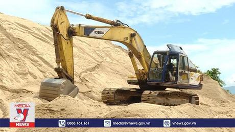 Bãi tập kết cát trái phép xâm phạm hành lang an toàn đường bộ