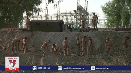 Pakistan phá tuyến cao tốc chính để chống lụt