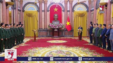 Trao quyết định thăng quân hàm Thượng tướng cho Phó Tổng Tham mưu trưởng QĐNDVN Phùng Sĩ Tấn 