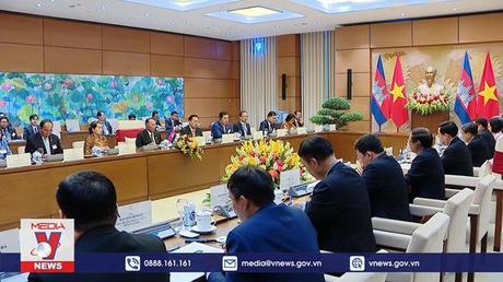 Chủ tịch Quốc hội hội đàm với Chủ tịch Quốc hội Campuchia